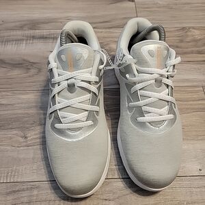 NWOT Under Armour Charged Breathe 2 Spikeless Golf Shoes 3026405-100 Women's  7‎